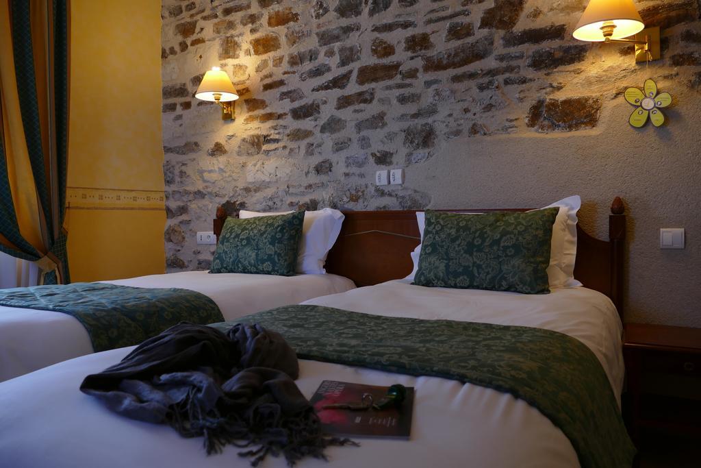 Logis Hotels Le Champalud Restaurant La Citadelle Oree-d'Anjou Rom bilde