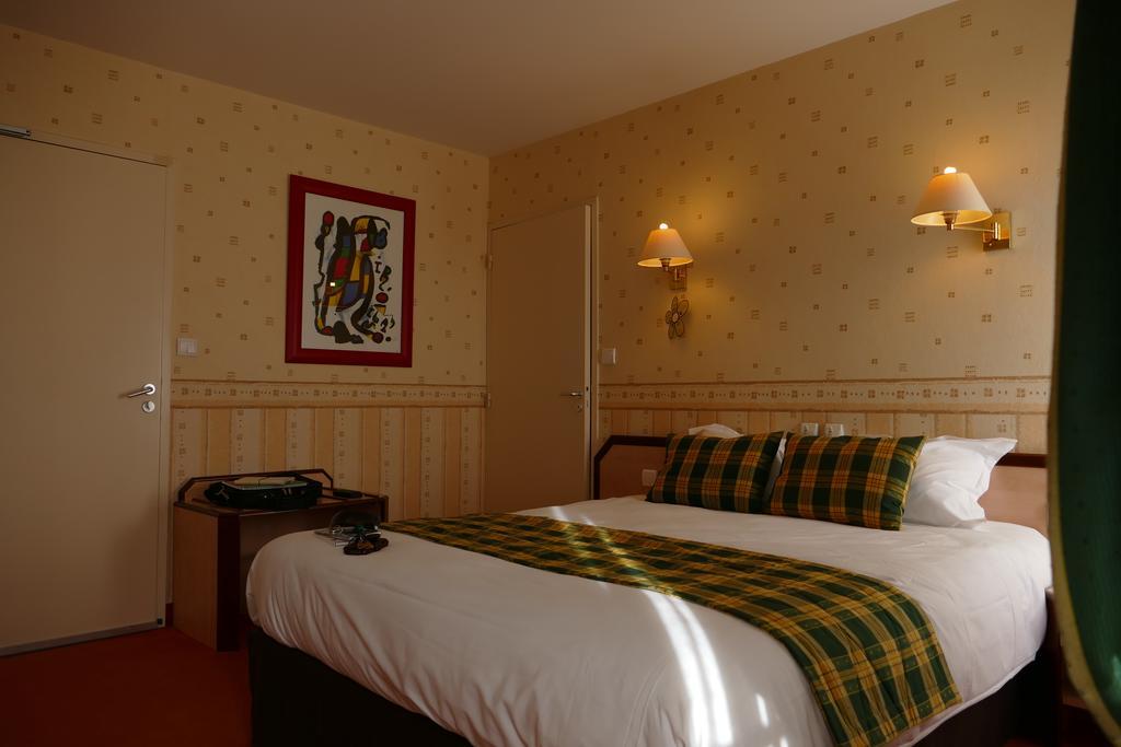 Logis Hotels Le Champalud Restaurant La Citadelle Oree-d'Anjou Rom bilde