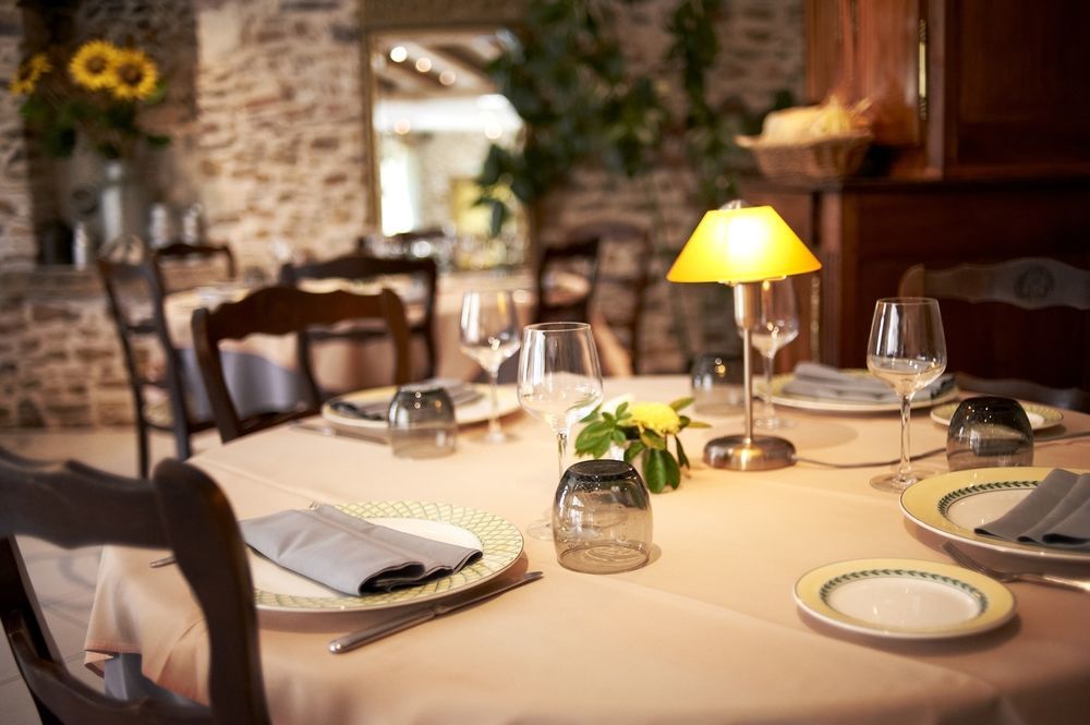 Logis Hotels Le Champalud Restaurant La Citadelle Oree-d'Anjou Eksteriør bilde
